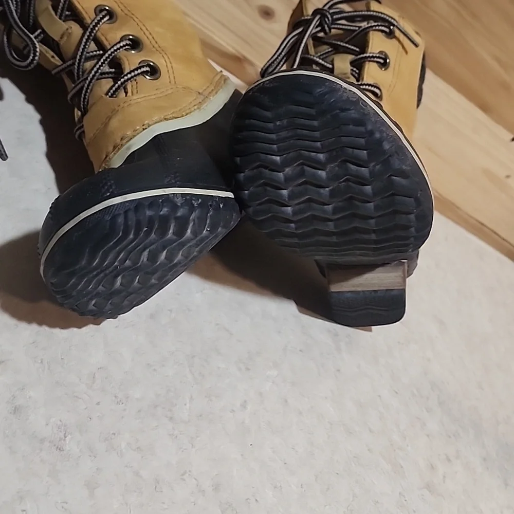 Sorel waterproof slimpack boots size 7